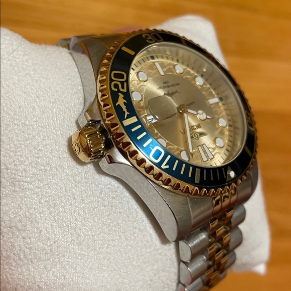 Invicta Pro Diver Mens Watch Model 30617 (Like New) - Picture 7 of 11